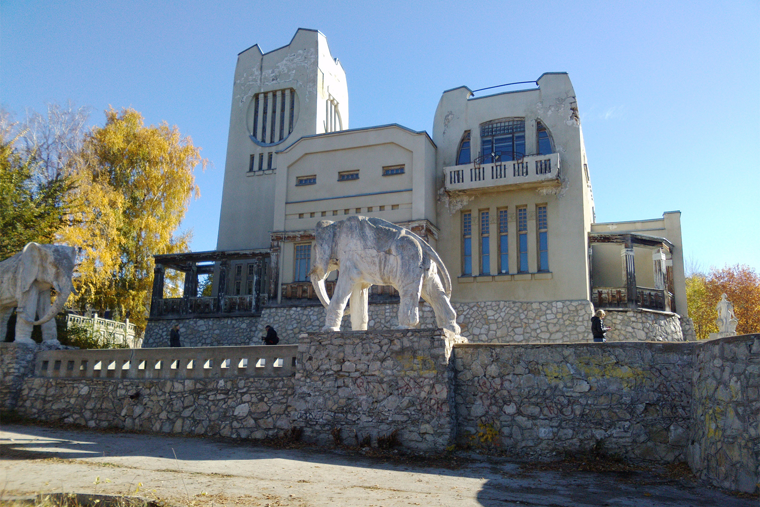 Дом со слонами. Бывшая дача купца и художника Константина Головкина