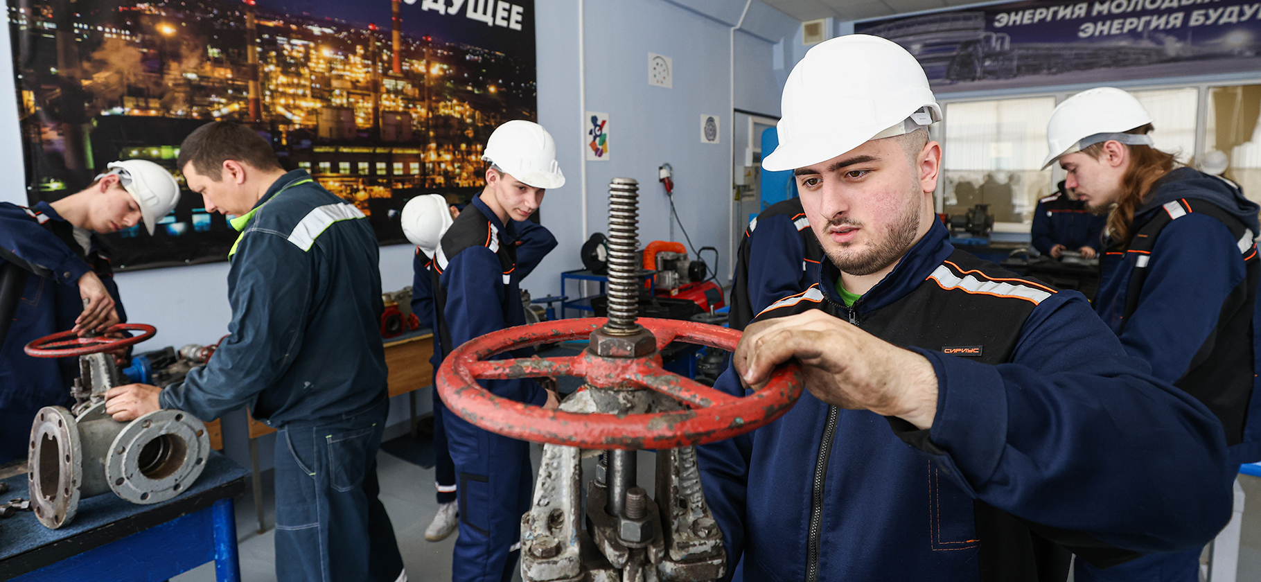 Зарплаты выпуск­ников топовых кол­леджей выше, чем у окончивших непопуляр­ные вузы: исследование