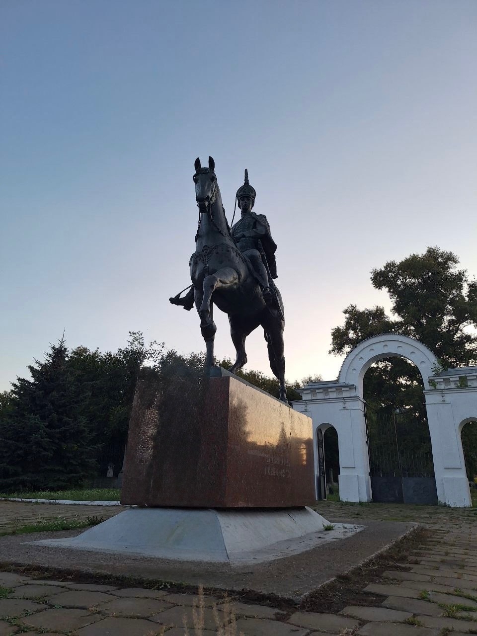 Памятник Надежде Дуровой