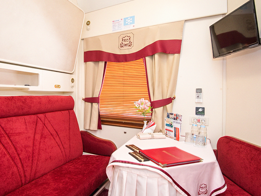 Как выглядит купе в вагоне «люкс»