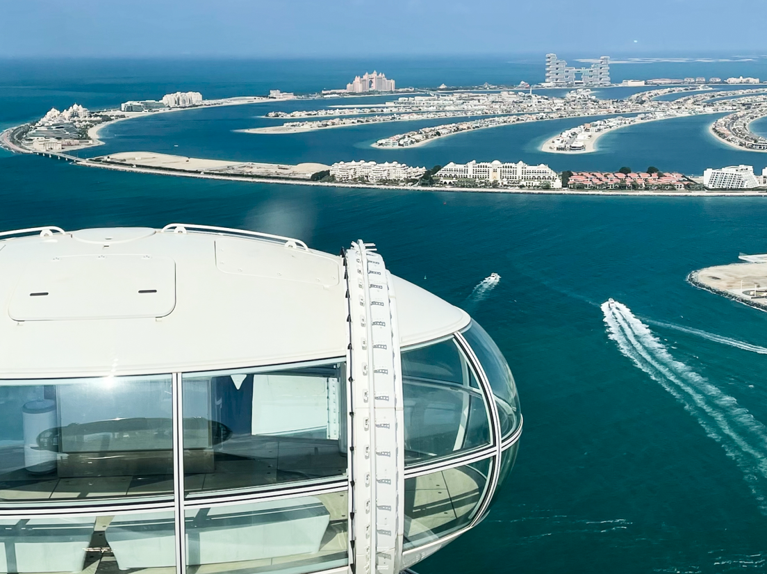 Вид на Палм-Джумейру из кабинки Ока Дубая