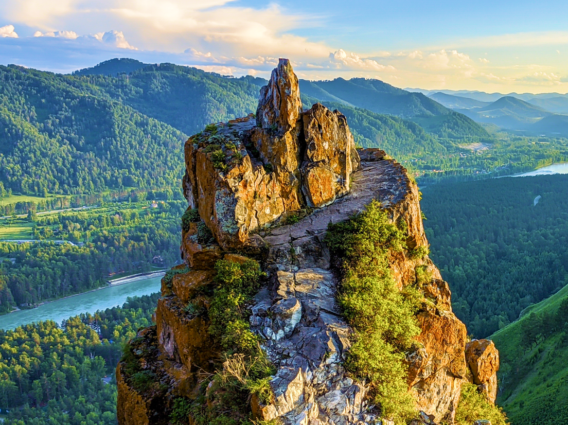 Скала Чертов Палец, фото