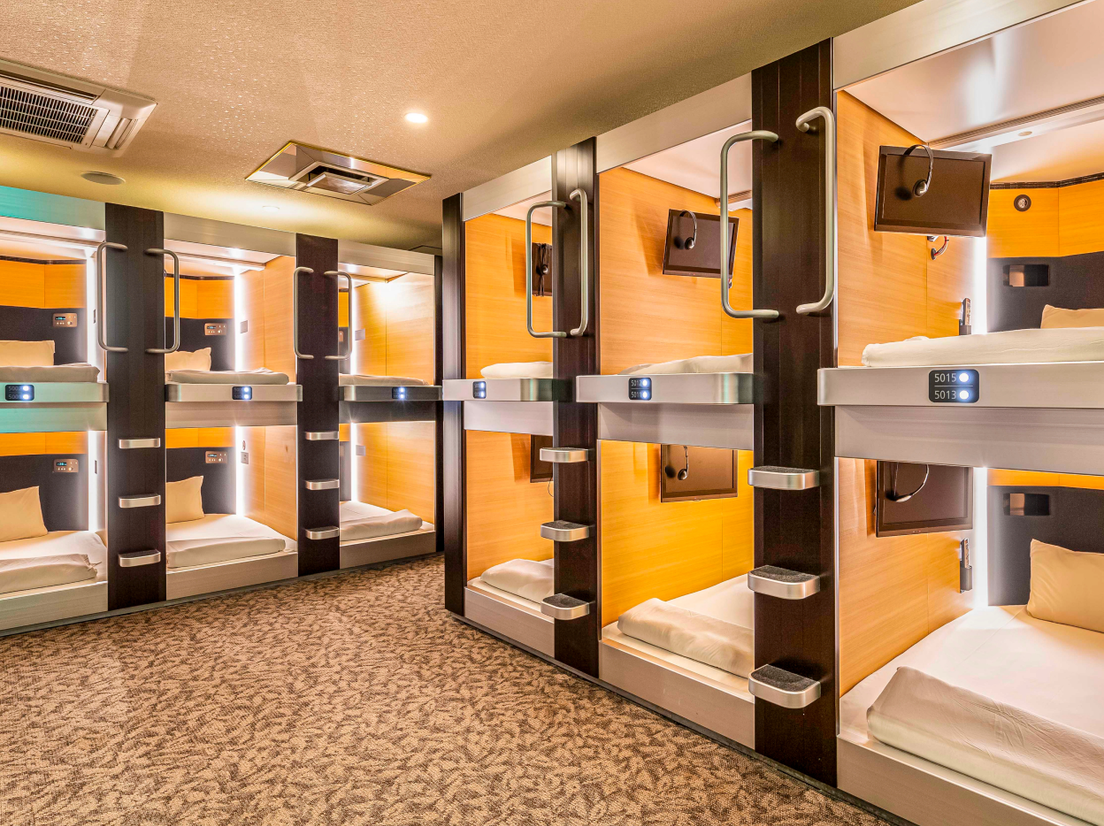 Капсульный отель, фото