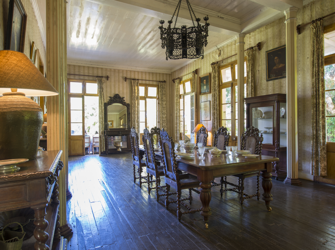 Одна из комнат особняка