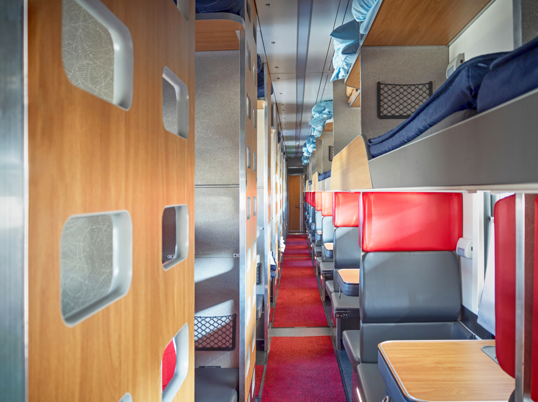 Как залезать на полку в поезде