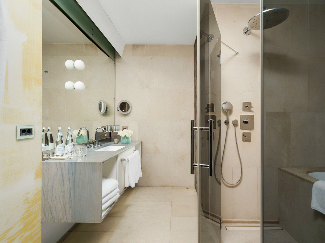 Душевая в отеле SO/ St. Petersburg, фото