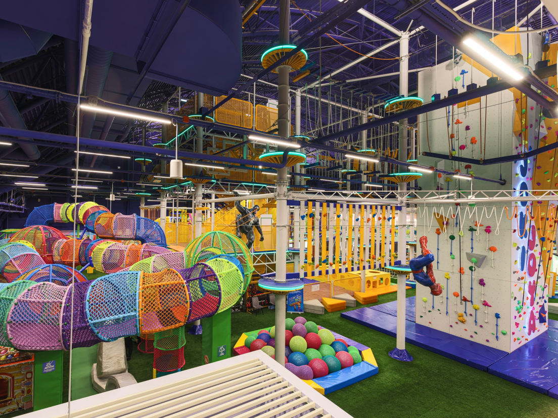 Фото: игровая площадка в парке Joki Joya, Москва