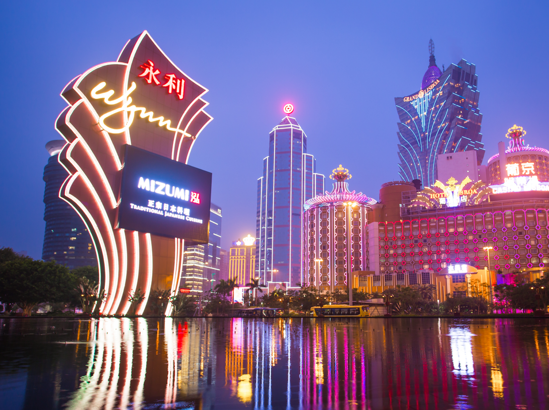 Ночной Макао, руины собора Святого Павла и ворота храма А-Ма фото