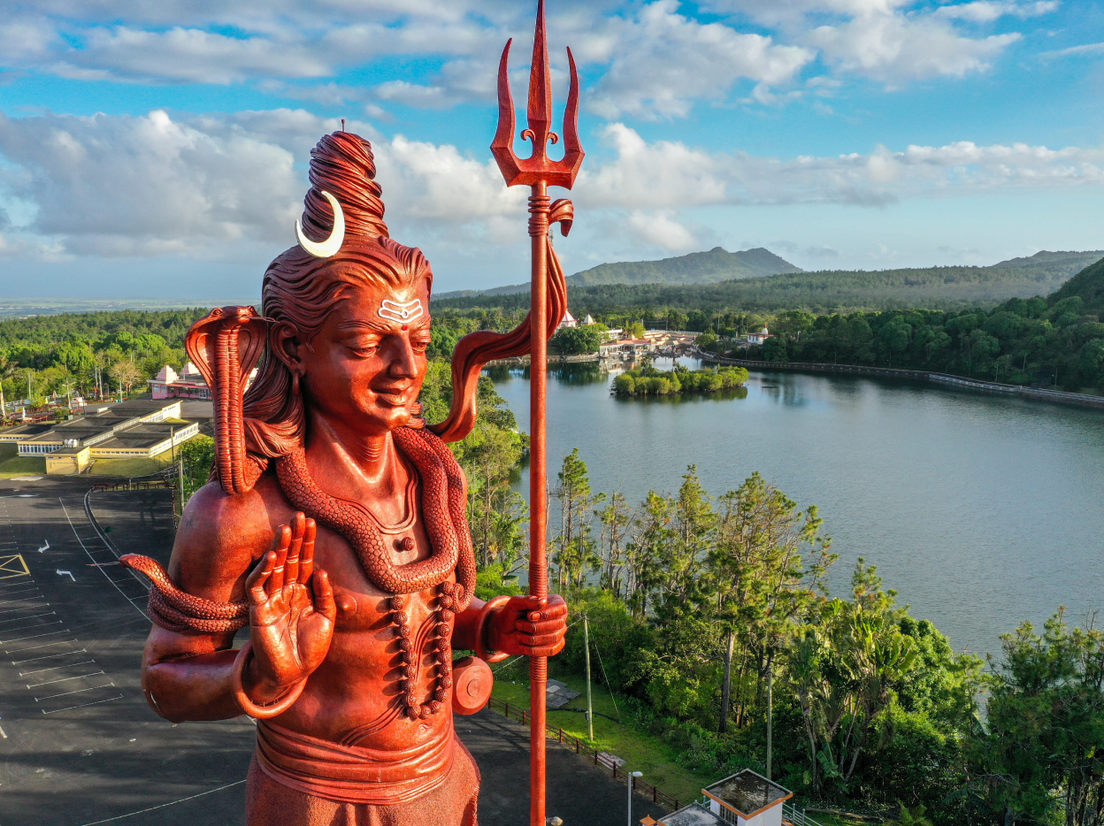 Статуя бога Шивы фото