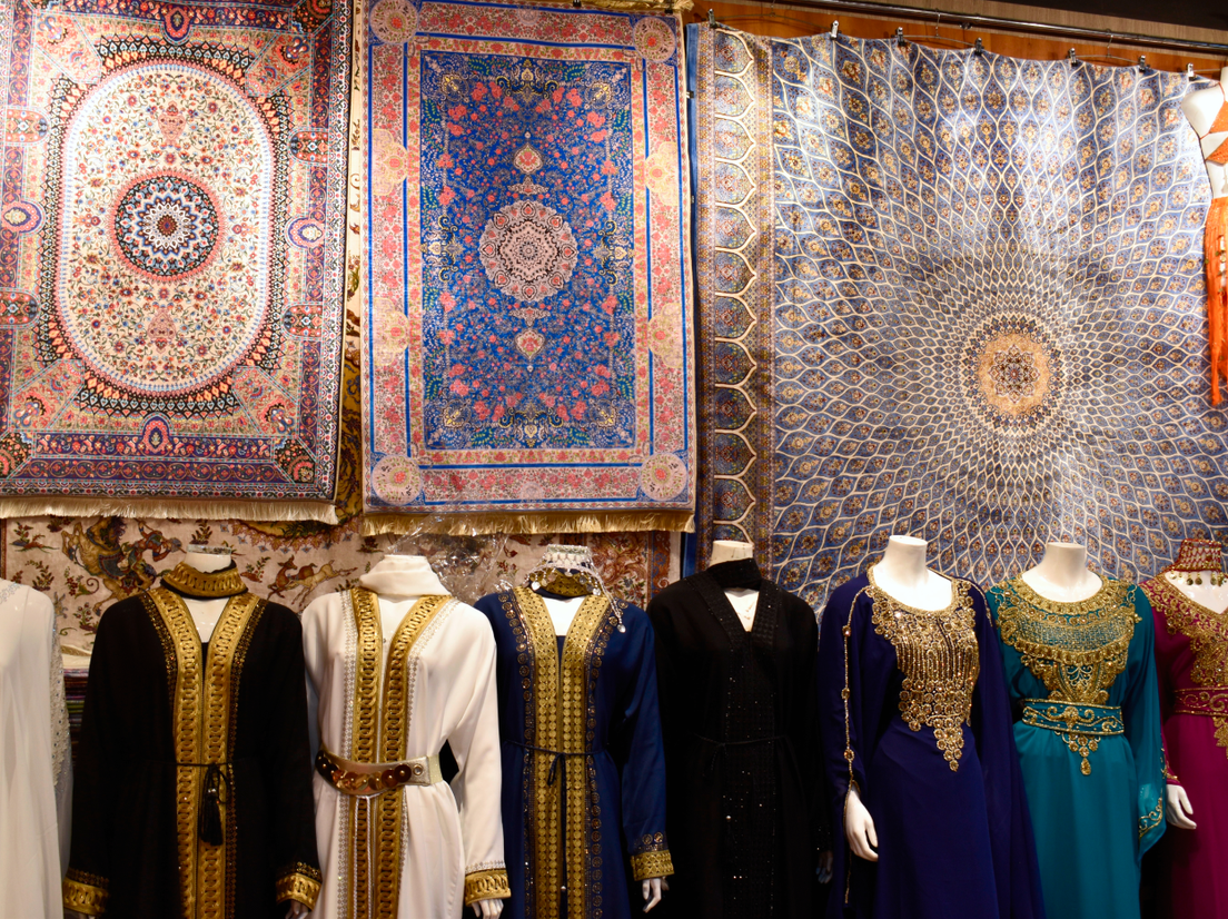 Женская одежда на рынках Дейры в Дубае