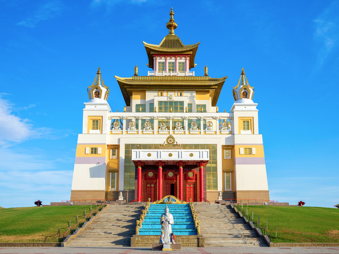 Золотая обитель Будды Шакьямуни, фото