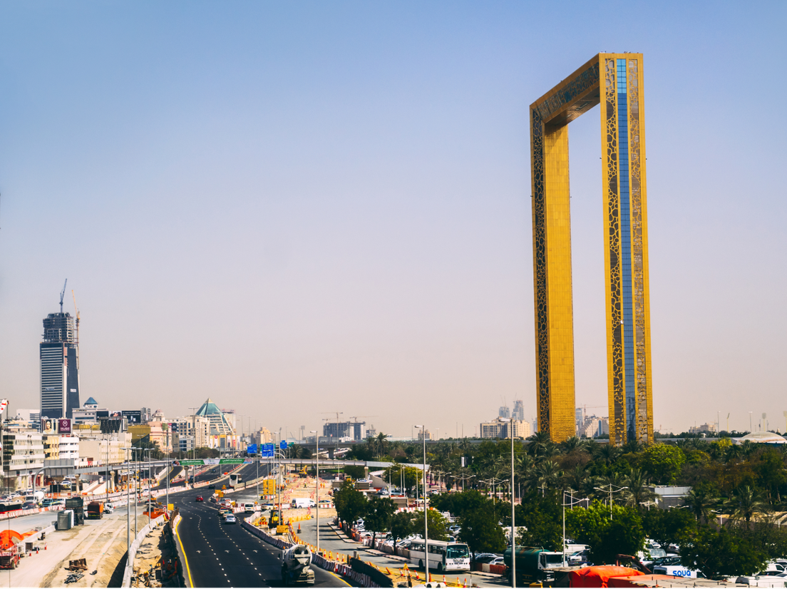 Золотая рамка в Дубае